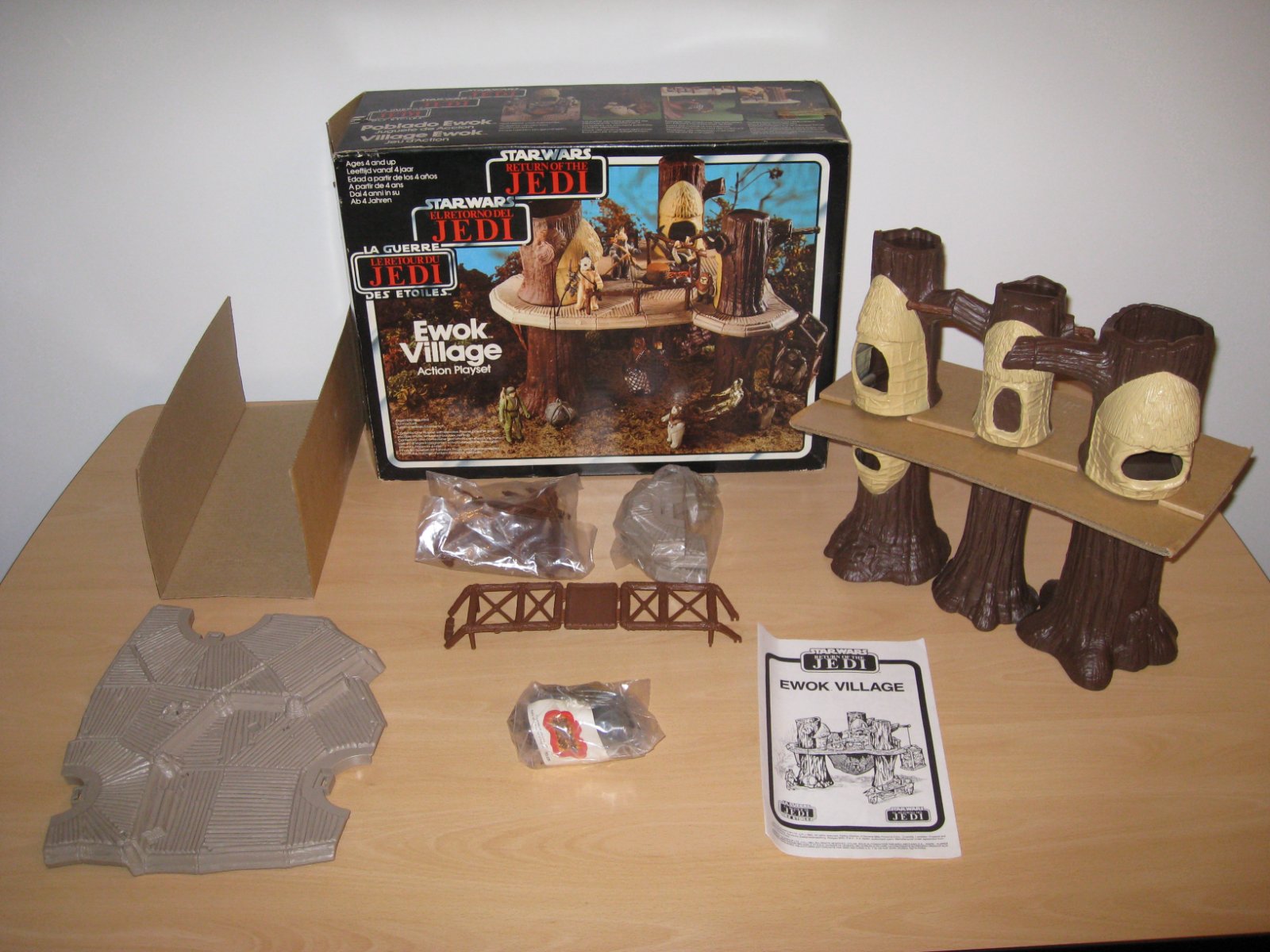 sw_ewok_village_rotj_tri-logo 008.jpg