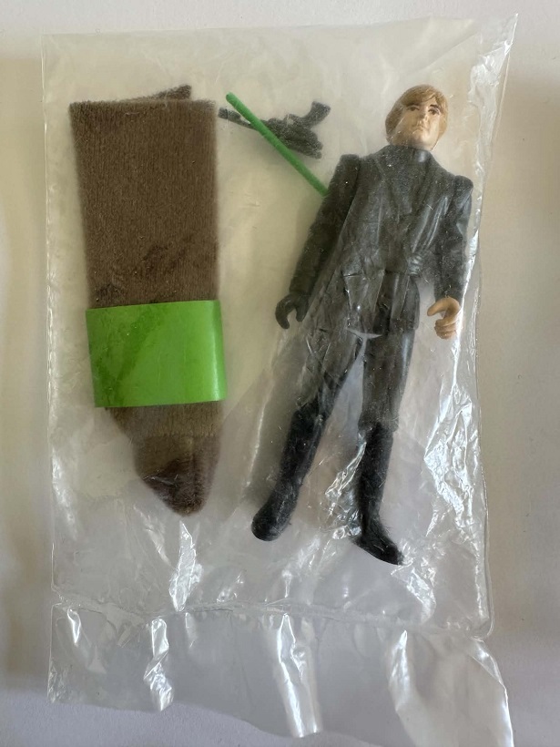 Taiwan Luke Jedi ESB-h, heat sealed with vertical striped cape 2.jpg