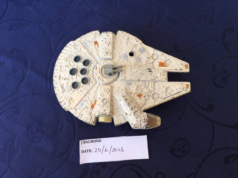 Die-cast Millenium Falcon - top.jpg