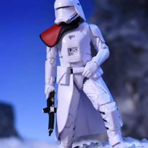 First-Order-Snowtrooper-Officer_02.jpg